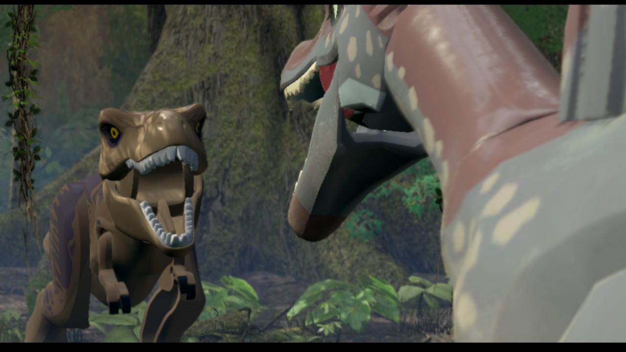 Zwei Lego-Dinosaurier stehen sich in einer Dschungelumgebung gegenüber. Einer ist braun, der andere rot und grau, beide haben offene Münder.