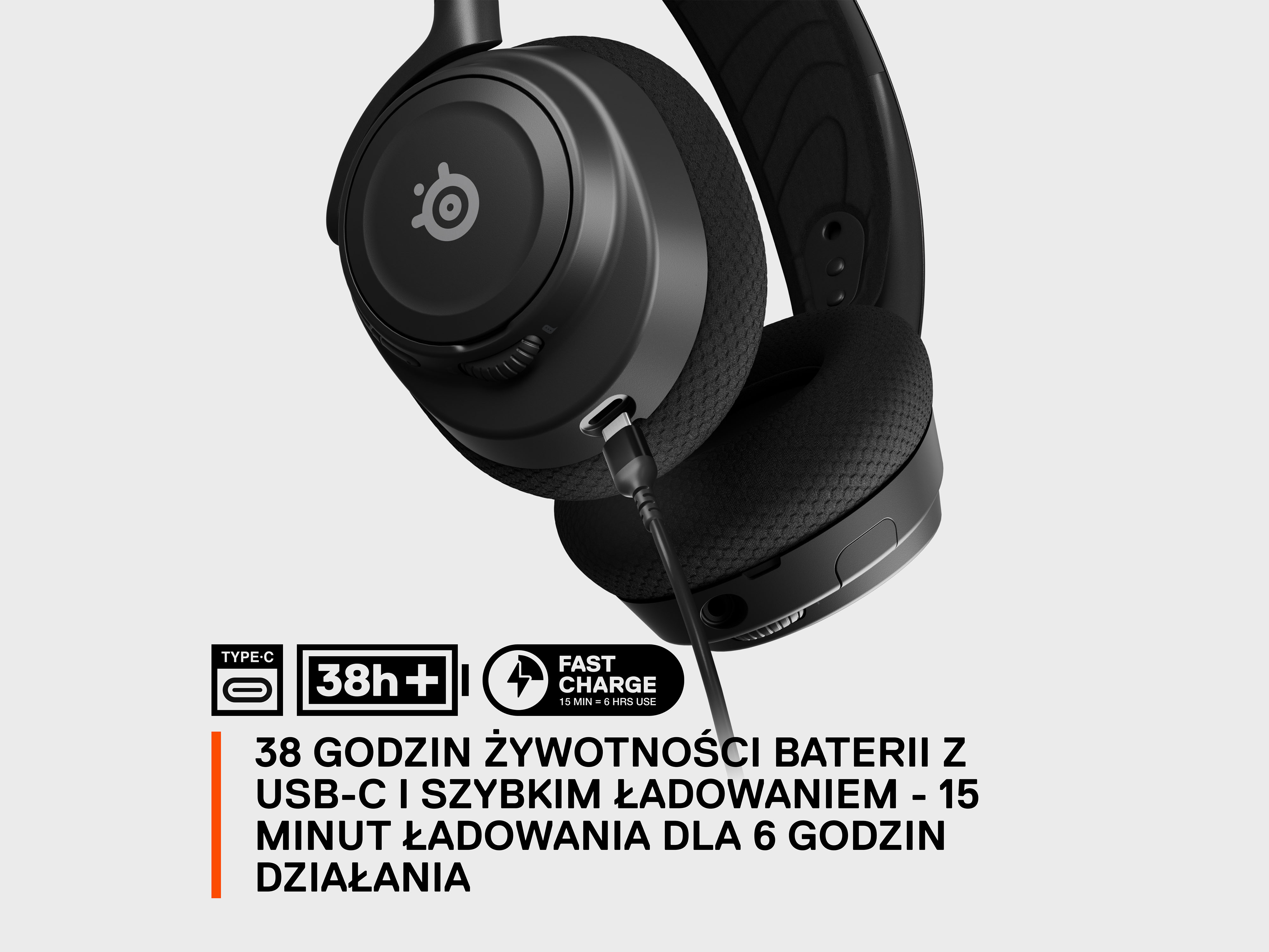 Czarne słuchawki z kablem USB-C. Tekst pokazuje 38h żywotności baterii i szybkie ładowanie: 15min = 6 godzin użytkowania.