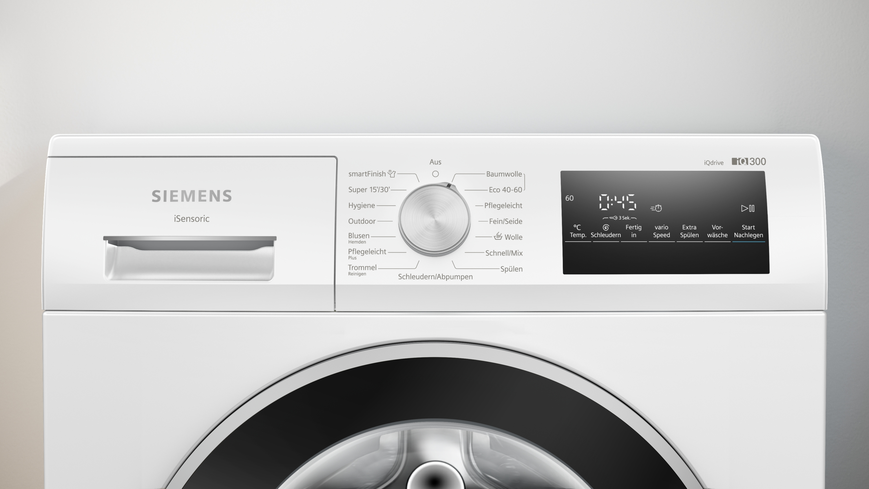 Eine weiße Siemens Waschmaschine. Sie hat ein Bedienfeld mit Drehknopf und digitaler Anzeige der Restzeit.