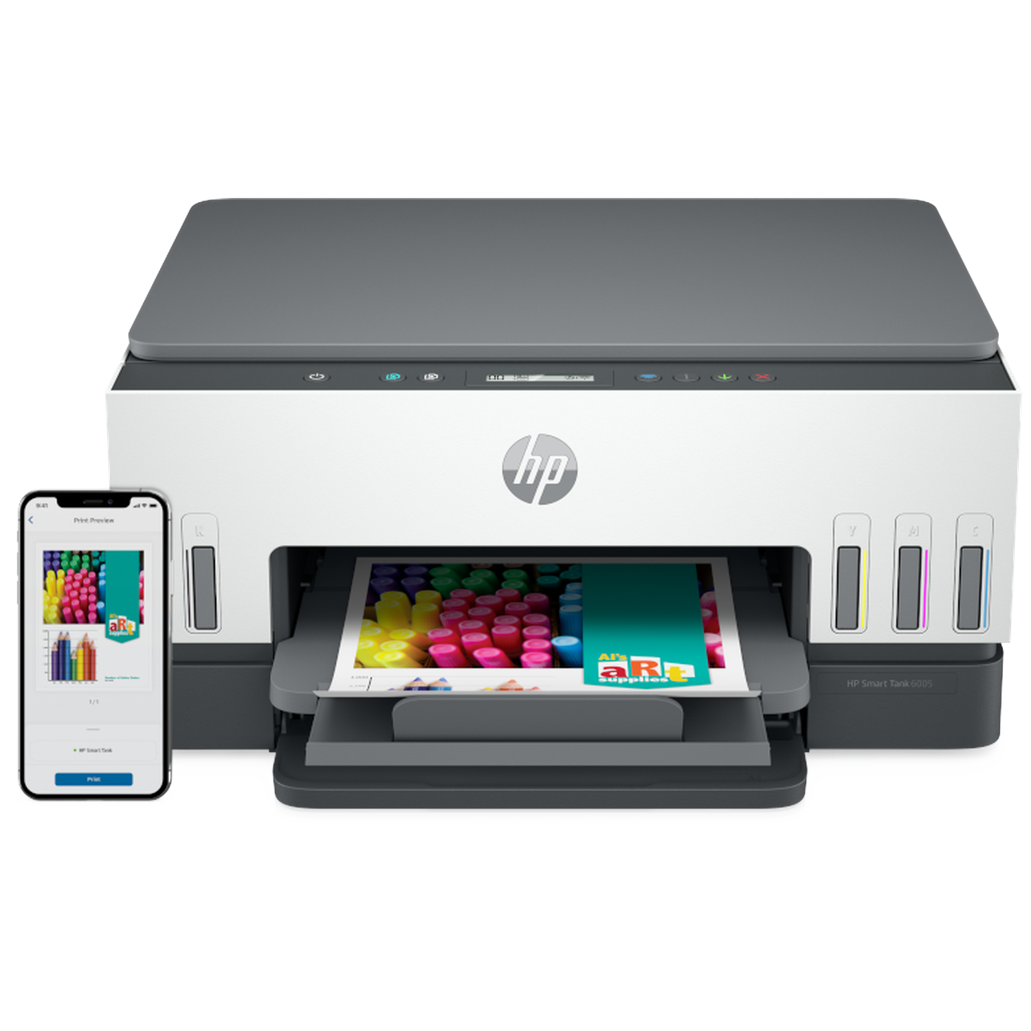 Een HP Smart Tank 6005 printer wordt getoond met een telefoon die een afdrukvoorbeeld weergeeft. Een afgedrukt papier ligt in de lade.