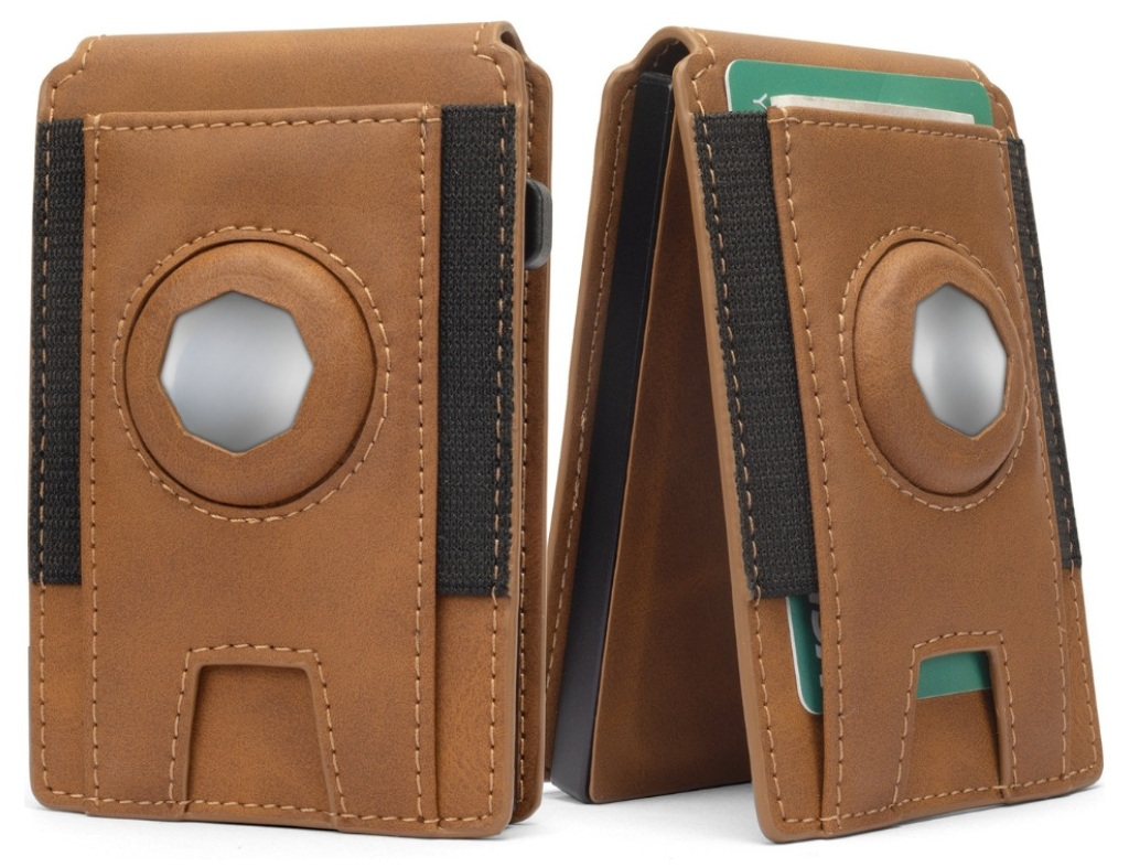 Dwa brązowe skórzane portfele. Jeden zamknięty, drugi otwarty, ukazujący kartę. Oba mają srebrny, ośmiokątny guzik i czarne paski.