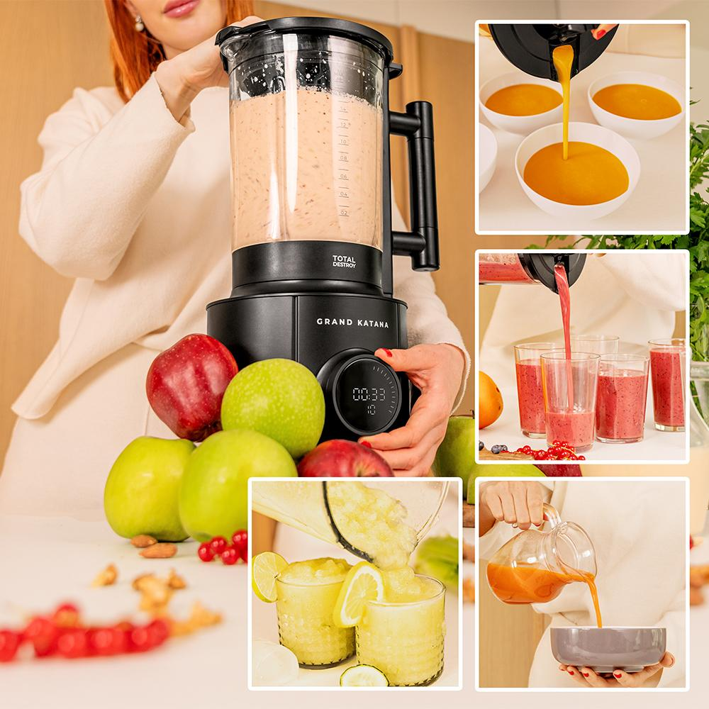 Una mujer usa una licuadora. Se muestran manzanas y jugos preparados. La licuadora es negra, con temporizador. Los jugos se vierten en cuencos y vasos.