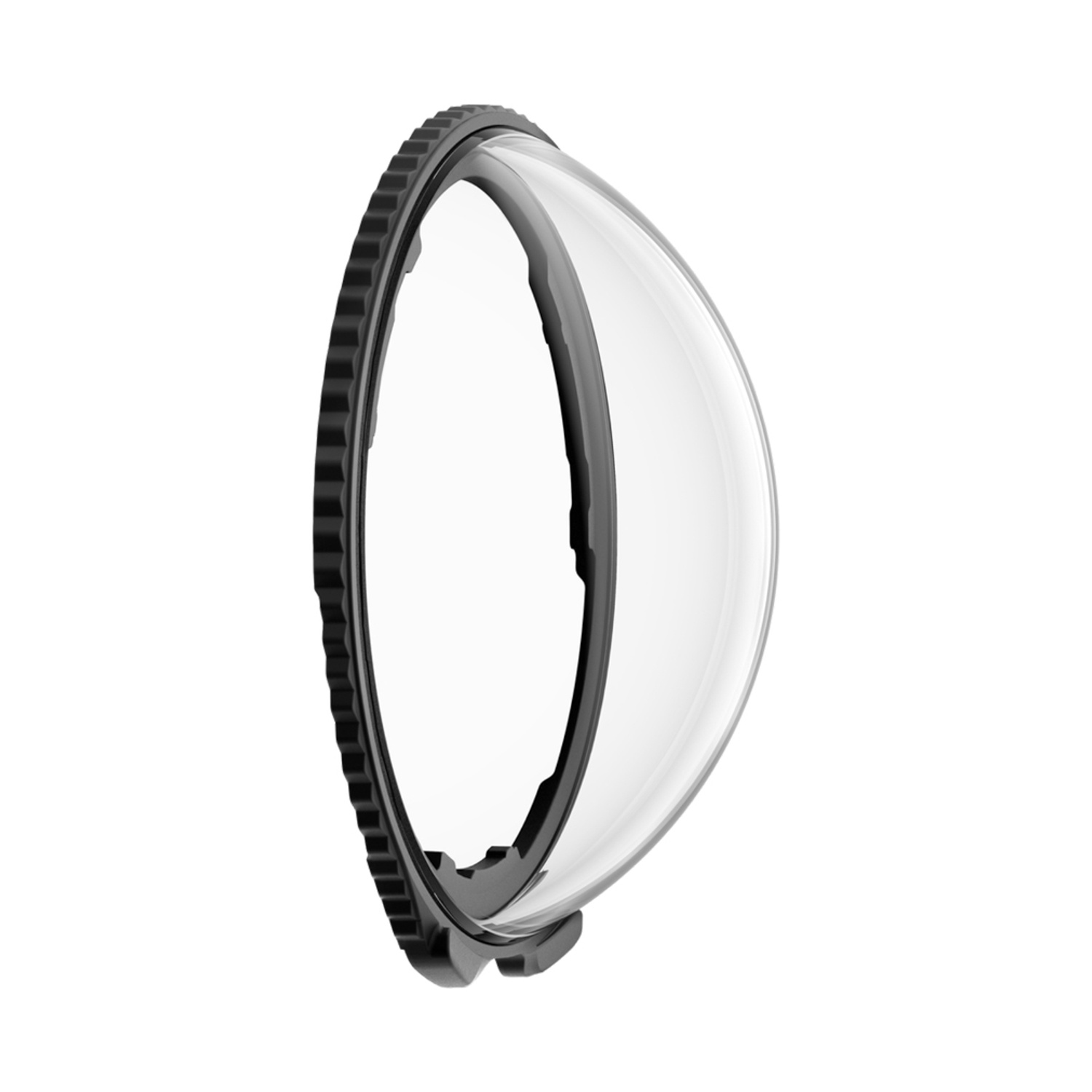 Una lente curva e trasparente con un anello nero e scanalato. La lente è centrata, con sfondo bianco.