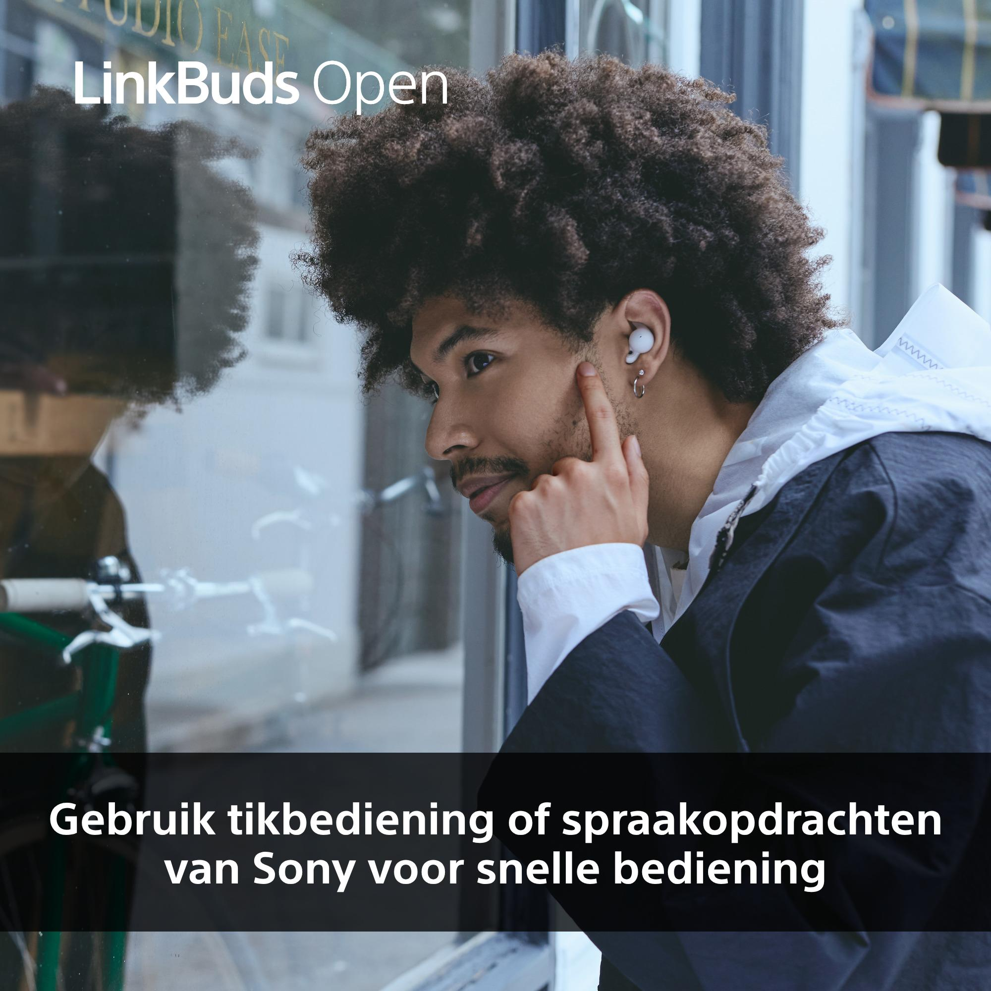 Een man met oordopjes kijkt naar een raam. De tekst bovenaan luidt 'LinkBuds Open'. De tekst hieronder luidt 'Gebruik aanraking of spraakbesturing'.