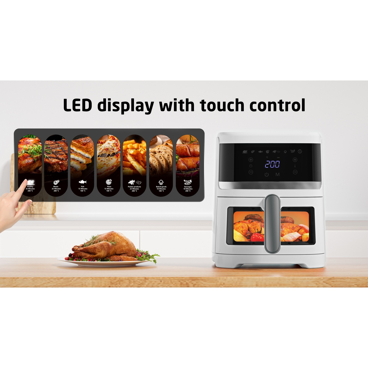 Una friggitrice ad aria con display digitale e comandi touch. Un tacchino cotto è su un piatto. Il display mostra le opzioni di cottura.