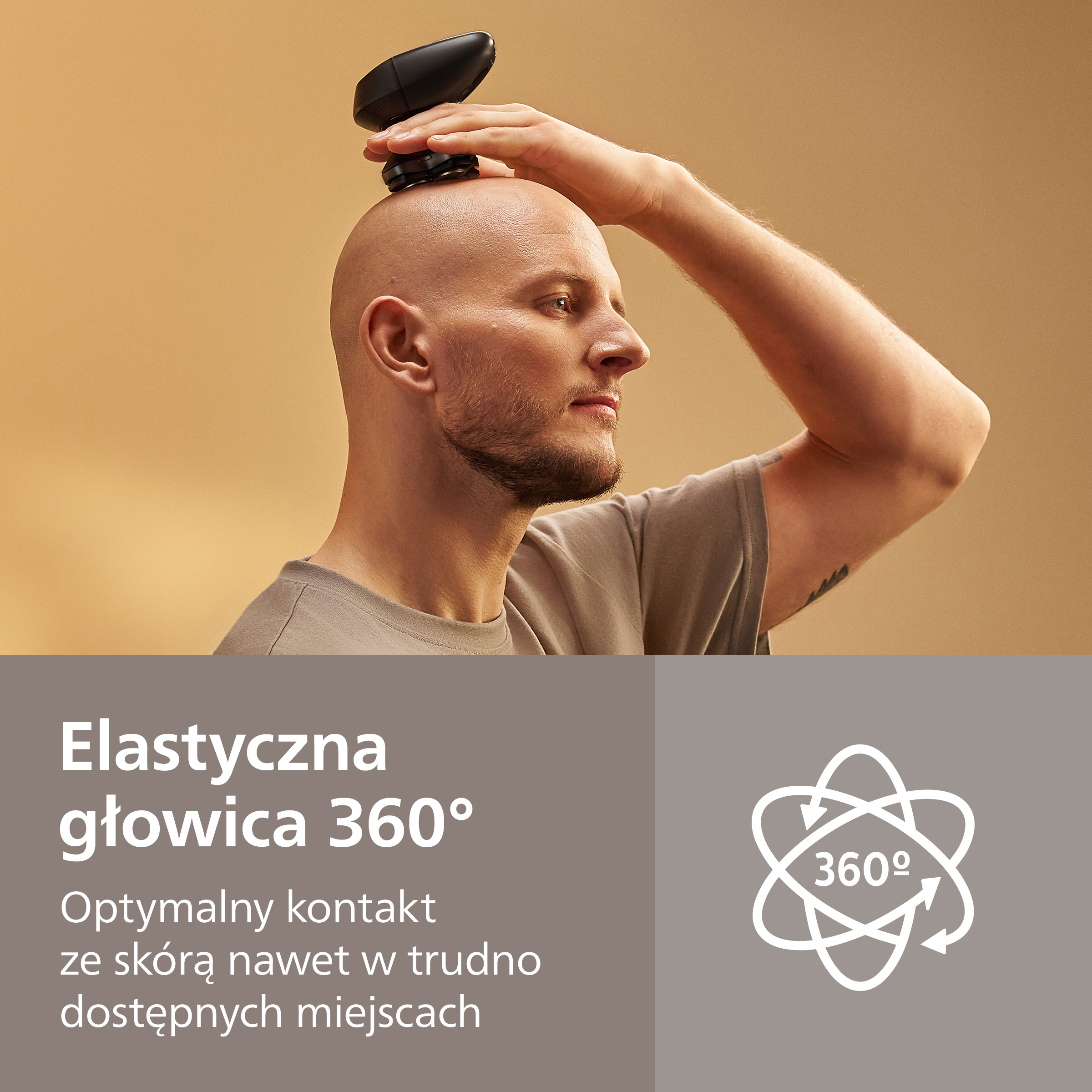Mężczyzna goli łysą głowę czarną golarką. Tło jest beżowe, z tekstem i symbolem 360 stopni.