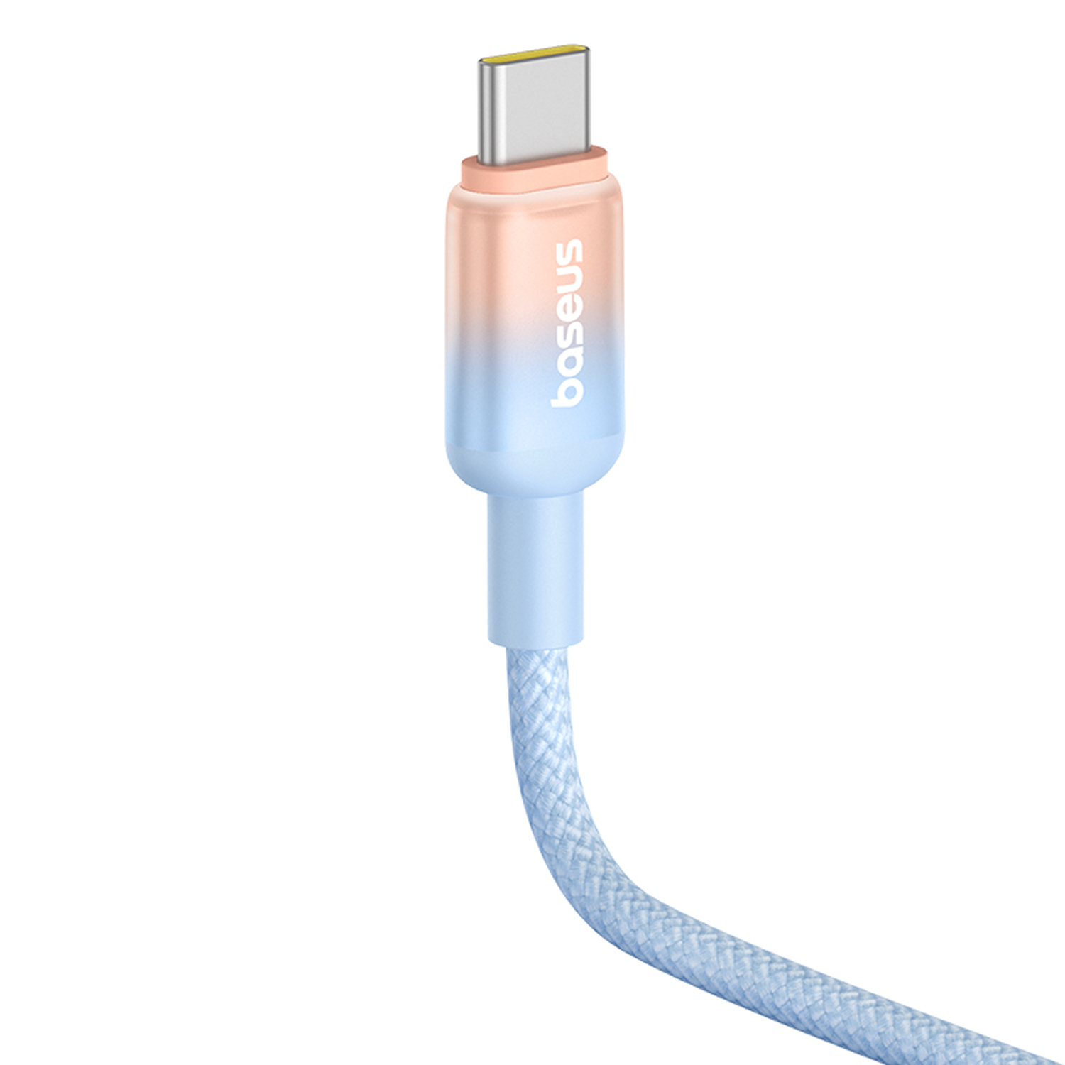 Cable de carga USB-C con diseño degradado. Cable trenzado azul claro y conector con 'Baseus' impreso.