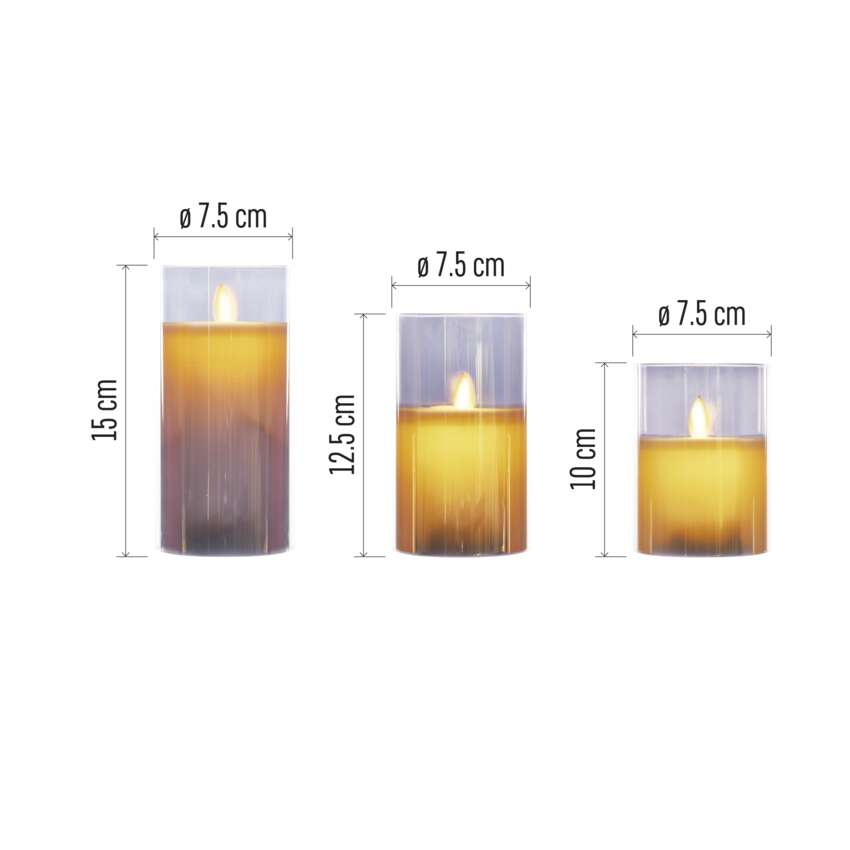 Három különböző magasságú LED-gyertya, üvegbe zárva. A méretek a következők: 15 cm, 12,5 cm és 10 cm, mindegyik 7,5 cm átmérőjű.