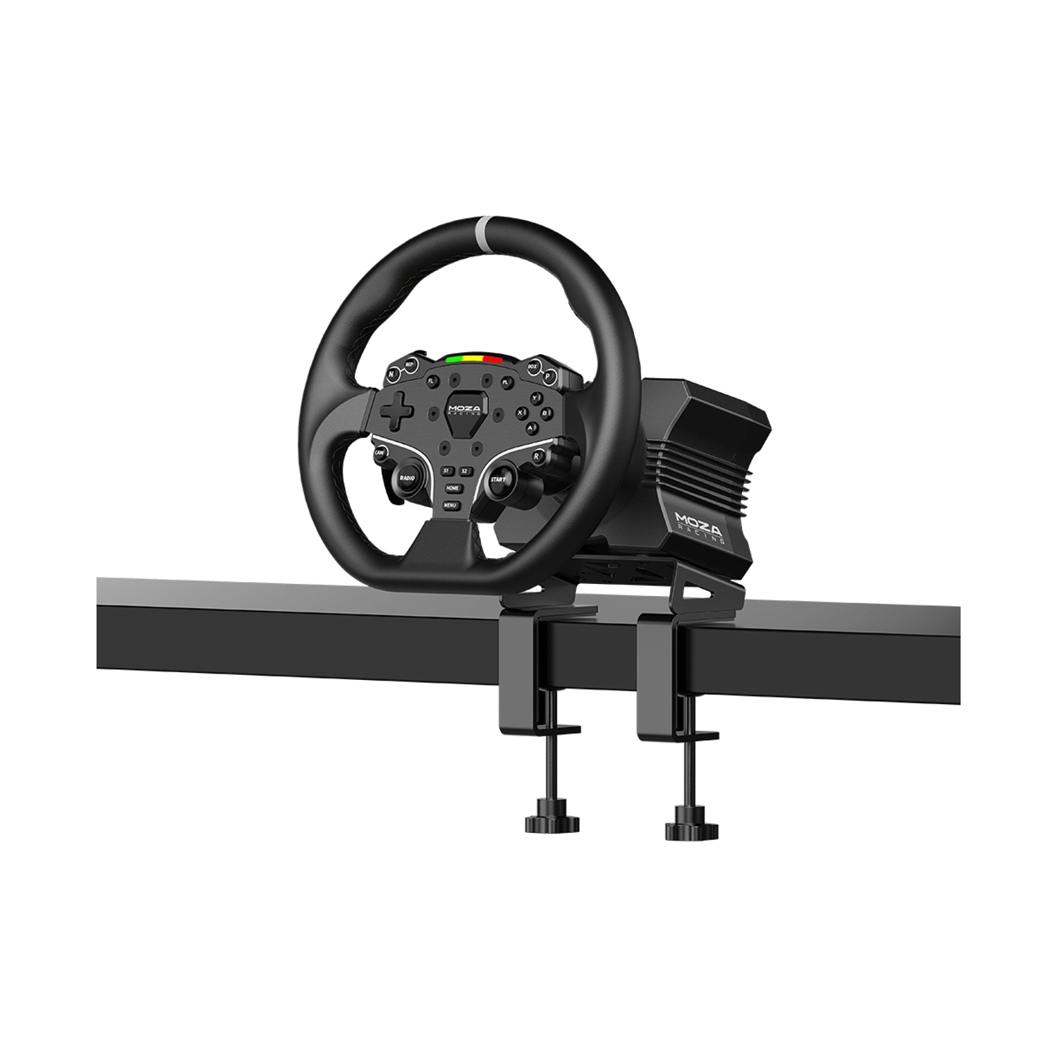 Un volante da corsa nero MOZA è montato su una superficie nera con morsetti. Il volante ha pulsanti e un display.