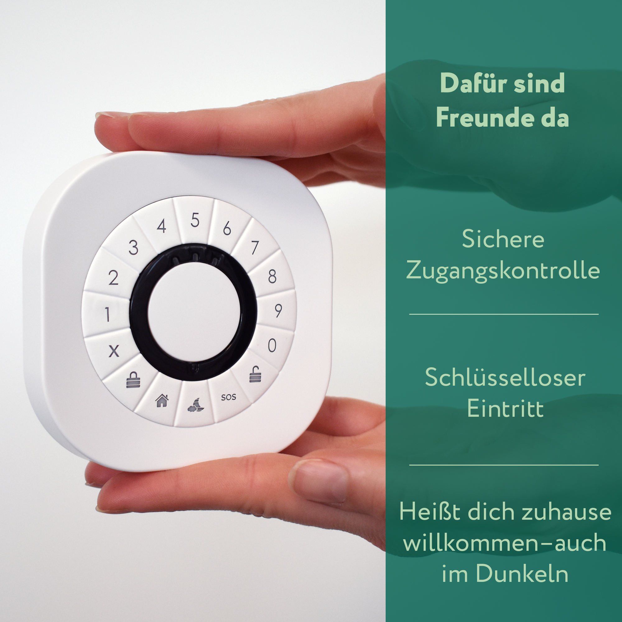 Eine Hand hält ein weißes Sicherheits-Keypad mit Zahlen und Symbolen. Eine grüne Seitenleiste listet Funktionen und einen Slogan auf.