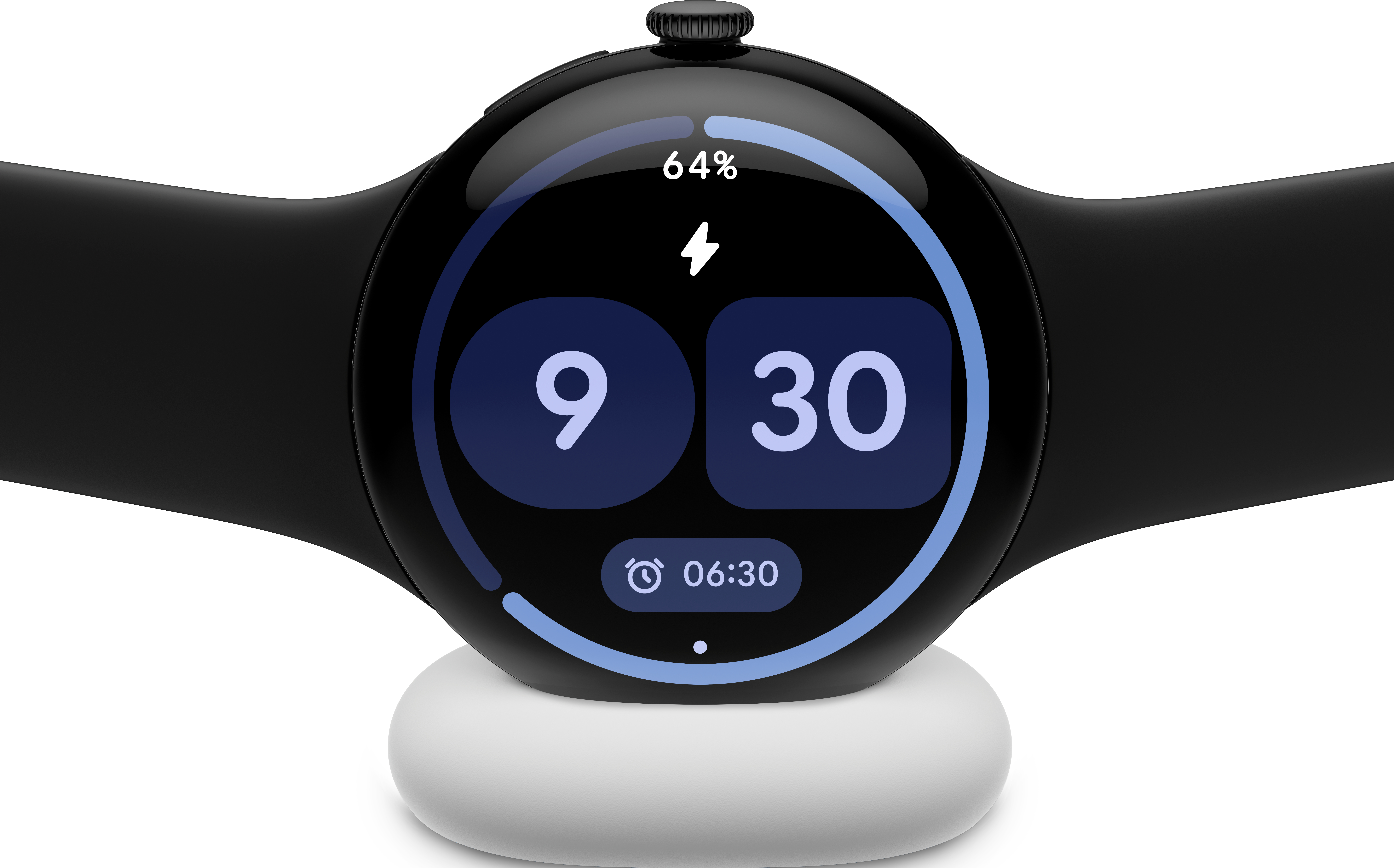 Montre intelligente noire sur un chargeur blanc affiche 9:30, 64% de batterie et 06:30. Le bracelet est noir.