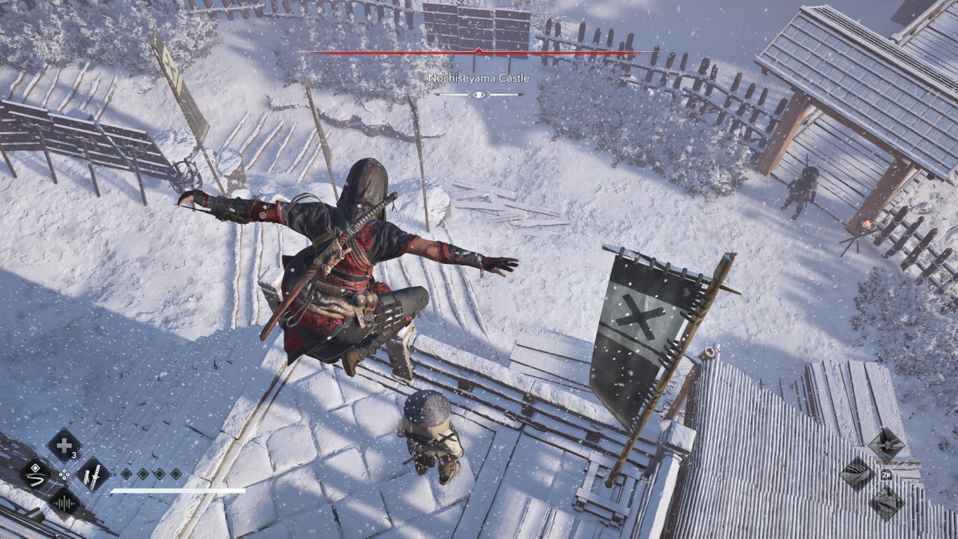 Postać skacze z zaśnieżonego dachu. Widoczny jest czarno-czerwony strój. Flaga z X jest w pobliżu. W oddali zamek.