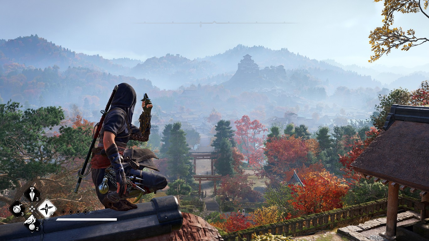 Postać w kapturze klęczy na dachu, z widokiem na japońską wioskę z jesiennymi liśćmi i odległym zamkiem.