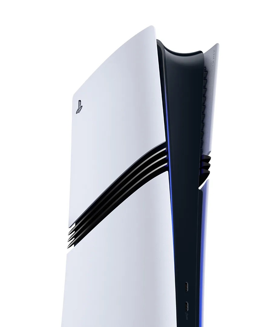 Konsola PlayStation 5, biała z czarnymi akcentami. Konsola jest ustawiona pionowo, o zakrzywionym kształcie i widocznym logo PlayStation.