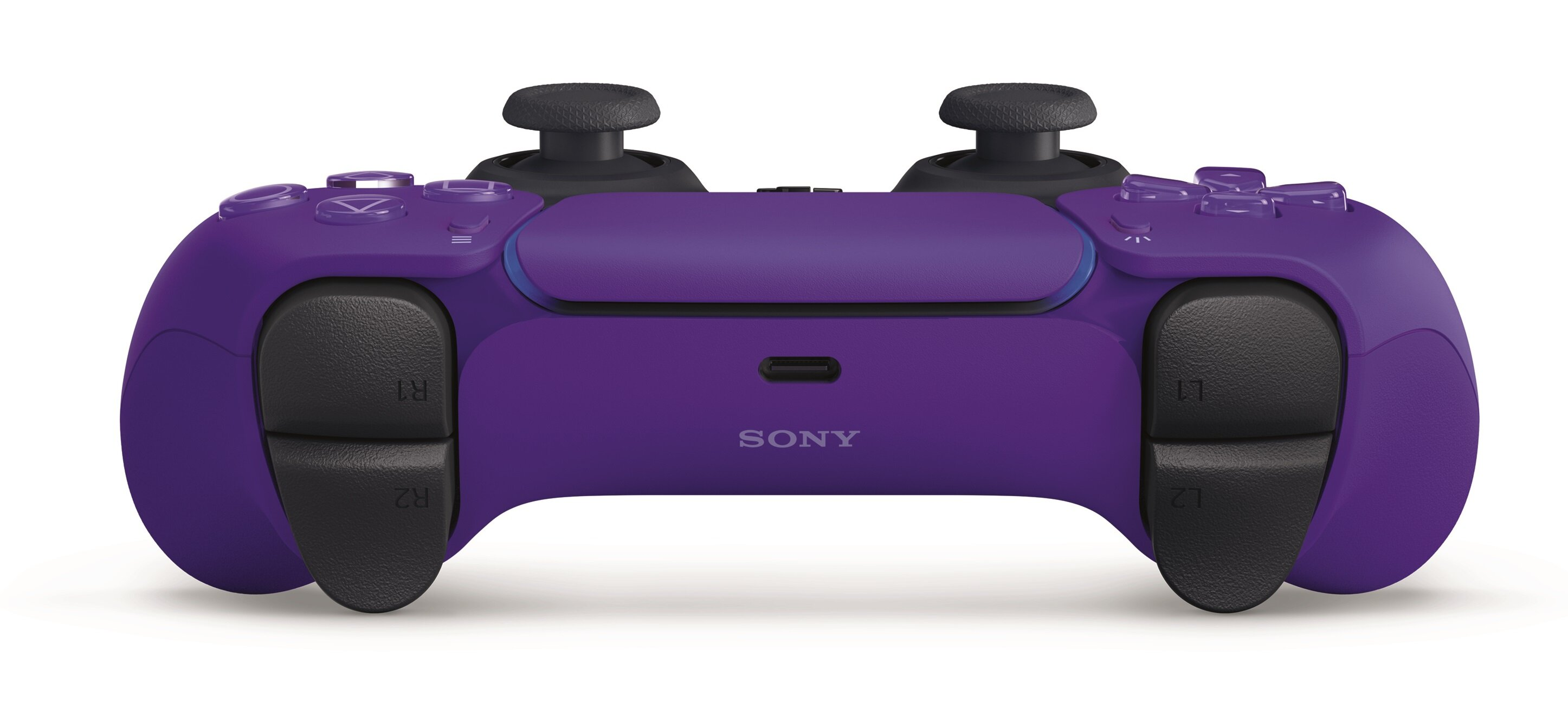 Fioletowy kontroler PlayStation 5. Ma czarne drążki analogowe i przyciski. Widoczne jest logo Sony. Tło jest białe.