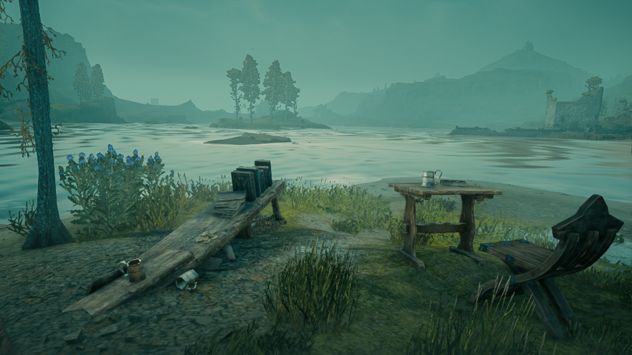 Scena nad jeziorem ze stołem, krzesłem i drewnianą ławką z książkami. W tle góry i woda, pochmurny, mglisty dzień.