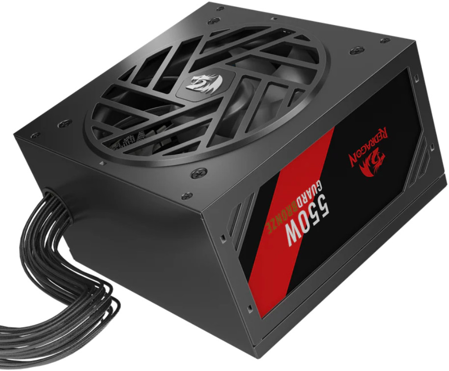 Czarny zasilacz Redragon. Posiada wentylator, z kablami z boku. Czerwona i czarna etykieta mówi 550W Guard Bronze.