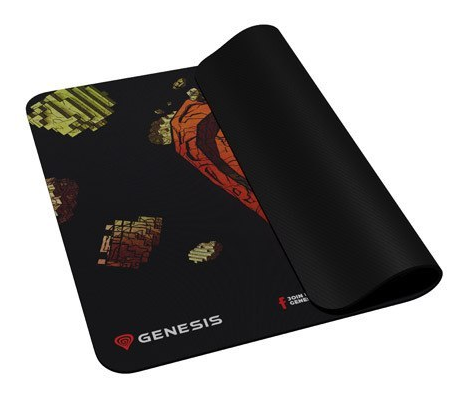 Czarna podkładka pod mysz Genesis z geometrycznym wzorem. Część podkładki jest podniesiona, aby pokazać czarną spodnią stronę. Logo Genesis na dole.
