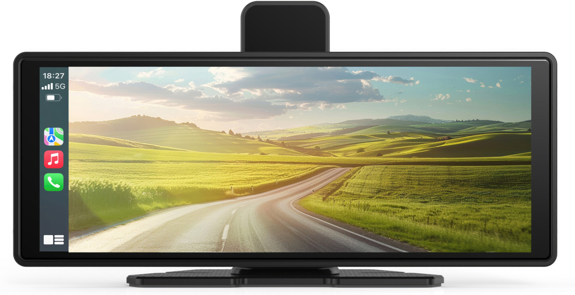 Ekran samochodu pokazuje drogę przez zielone pola pod błękitnym niebem. Ikony po lewej, czarna kamera u góry.