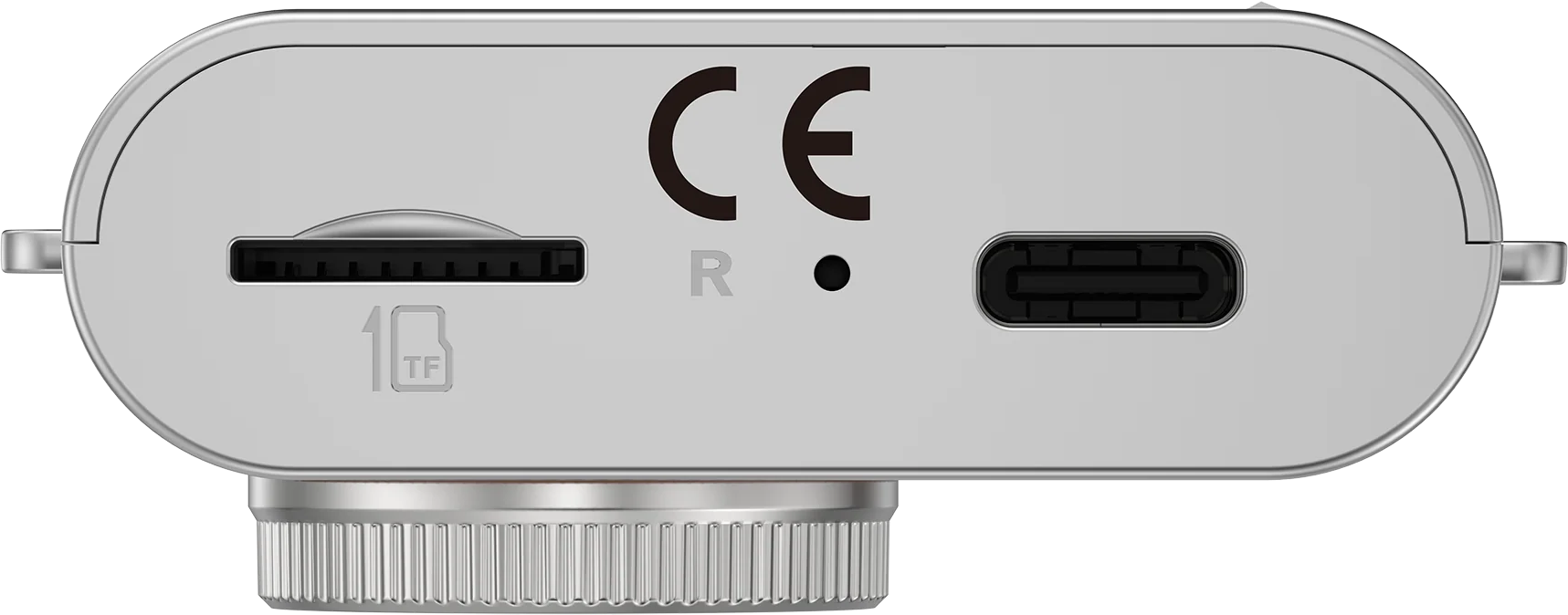 Silbernes Kameragehäuse mit Anschlüssen, Logos und einem Objektiv. Verfügt über einen Speicherkartensteckplatz, einen USB-C-Anschluss und ein TF-Kartensymbol.