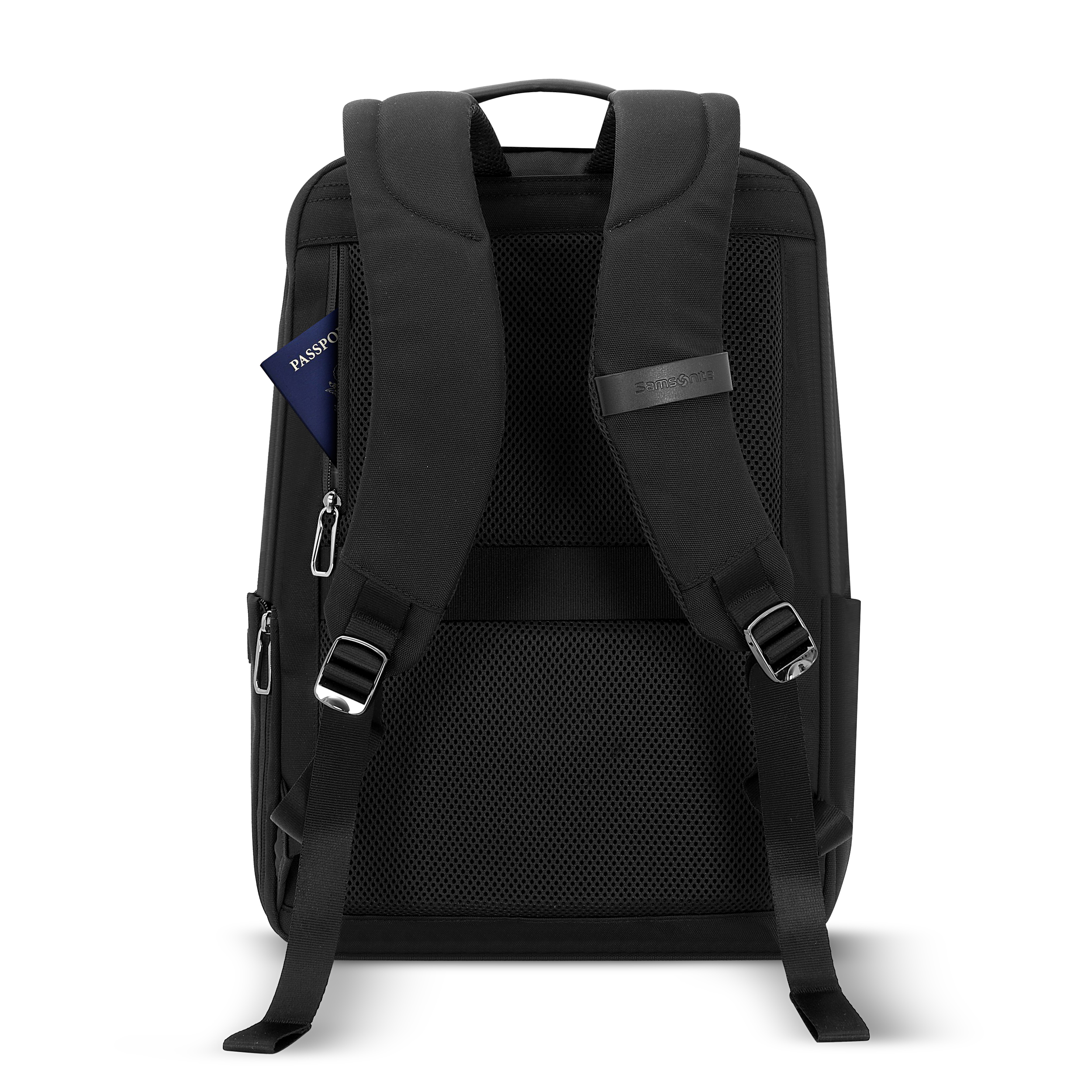 Yan cebinde pasaport bulunan siyah sırt çantası. Askılar, fermuarlar ve Samsonite logosu içerir.