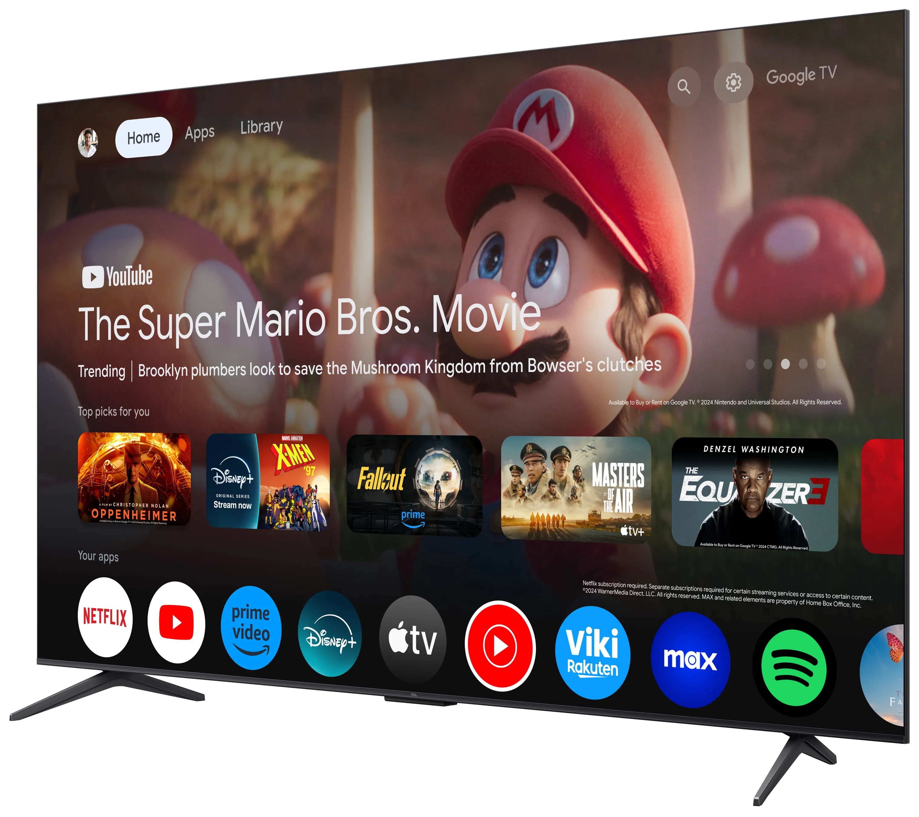Uno schermo TV mostra un'interfaccia Google TV. È presente il poster di The Super Mario Bros. Movie.
