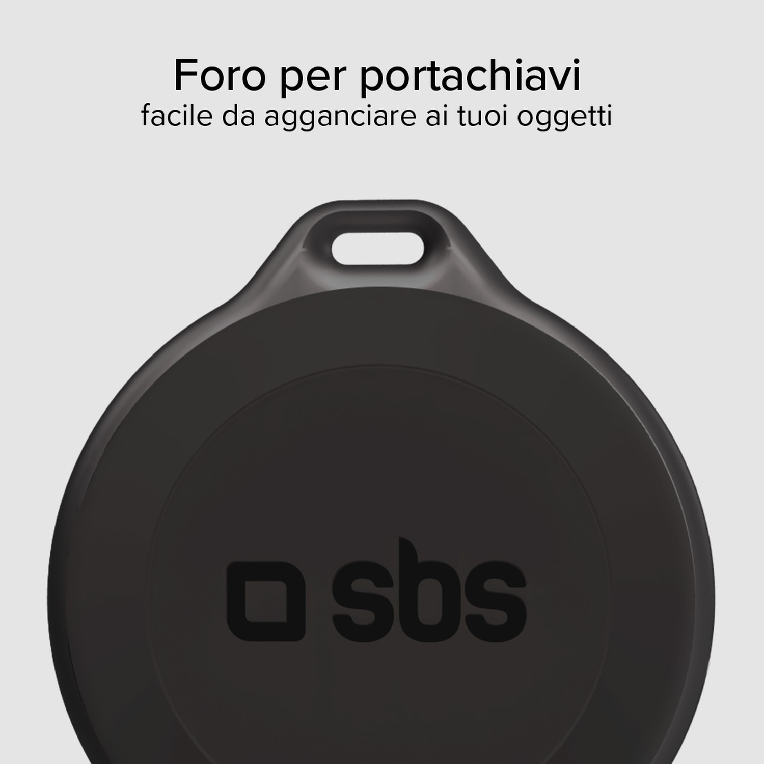 Portachiavi nero con un foro. La parola 'sbs' è in basso. C'è scritto 'Foro per portachiavi facile da agganciare ai tuoi oggetti'.