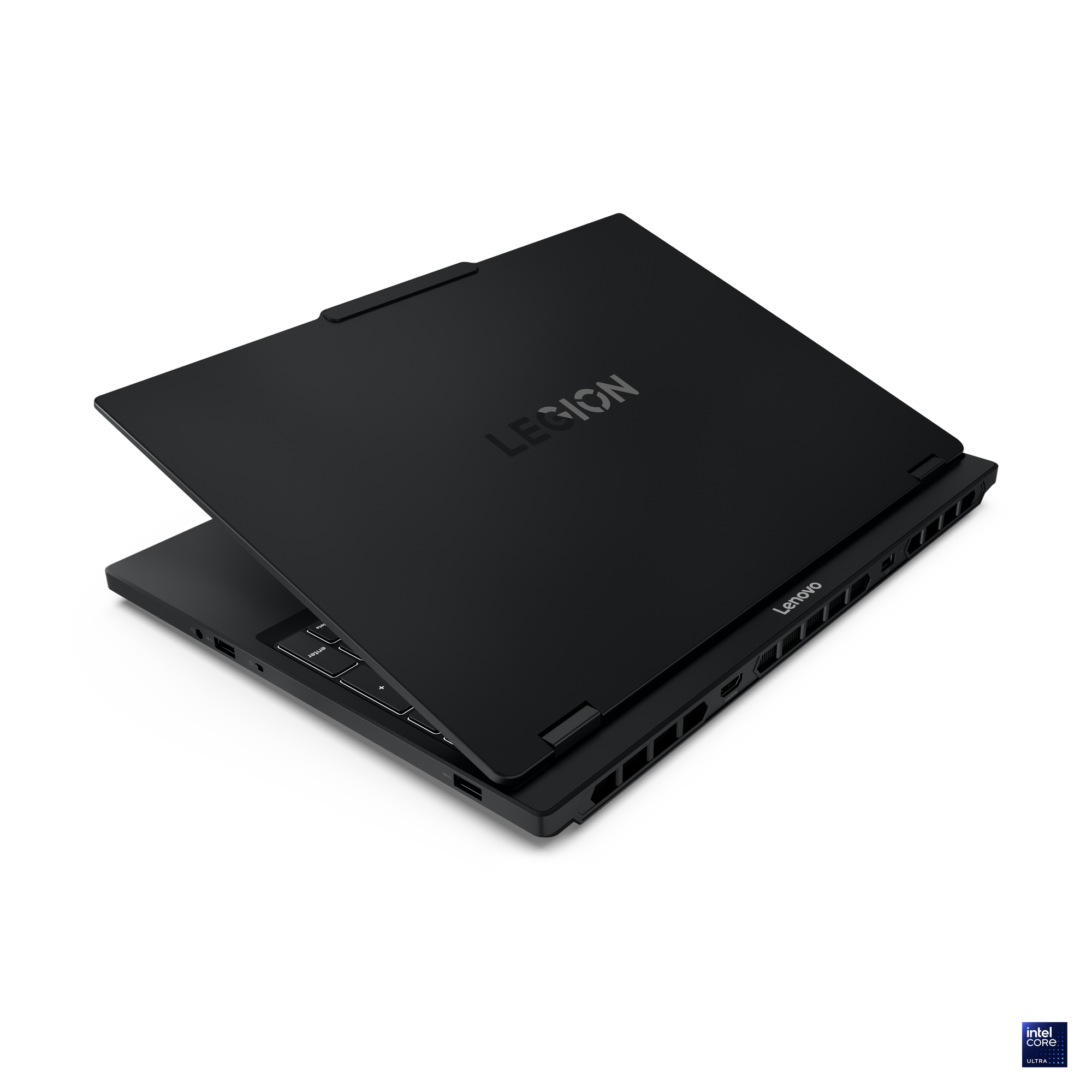 Siyah Lenovo Legion dizüstü bilgisayar, kısmen açık. Legion logosu görünür. Klavye ve bağlantı noktaları da görünür.