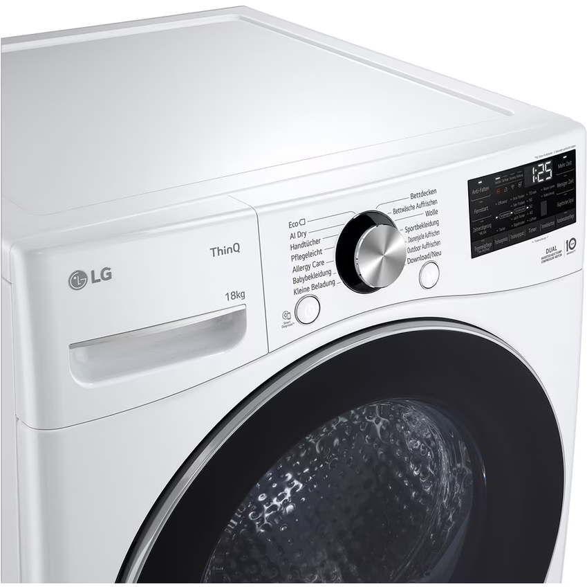 Eine weiße LG Waschmaschine. Sie hat eine schwarze Tür, silberne Bedienelemente und ein Digitaldisplay. Die Maschine ist sauber und modern.