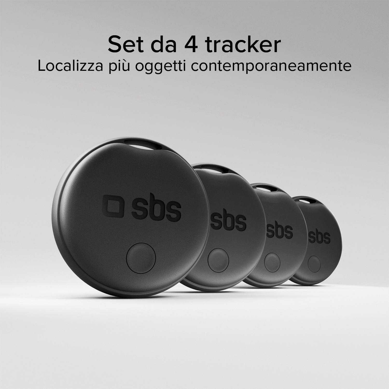 Quattro tracker neri e rotondi allineati su uno sfondo bianco. Ognuno ha il logo 'sbs' e un pulsante.