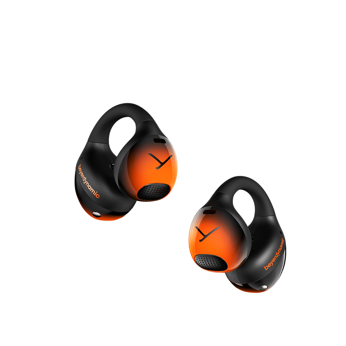 Két fekete-narancs Beyerdynamic vezeték nélküli fülhallgató. Mindegyiknek ívelt fülkampója, logója és narancssárga füldugója van.