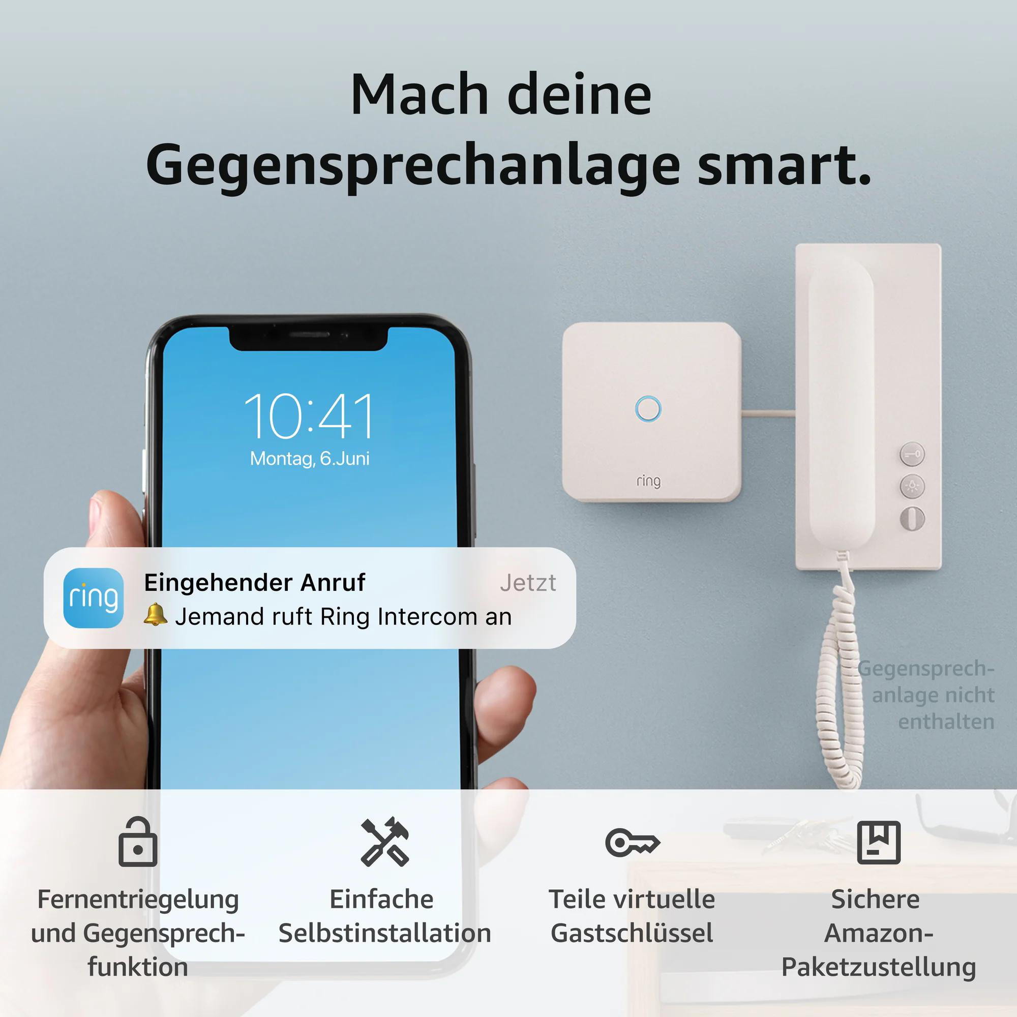 Ein Smartphone zeigt eine Ring-Benachrichtigung. Eine weiße Gegensprechanlage und eine Box mit blauem Ring an der Wand.