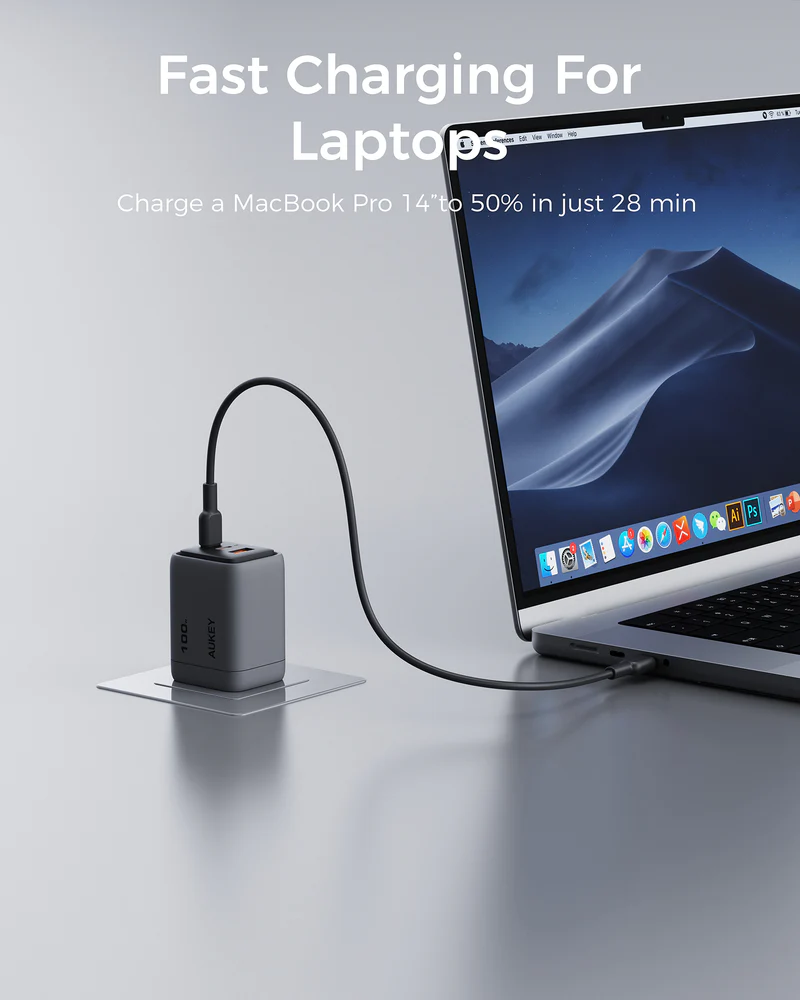 Un laptop si sta caricando con un cavo nero. Un caricatore grigio è su una piastra di metallo. Testo: Ricarica rapida per laptop.
