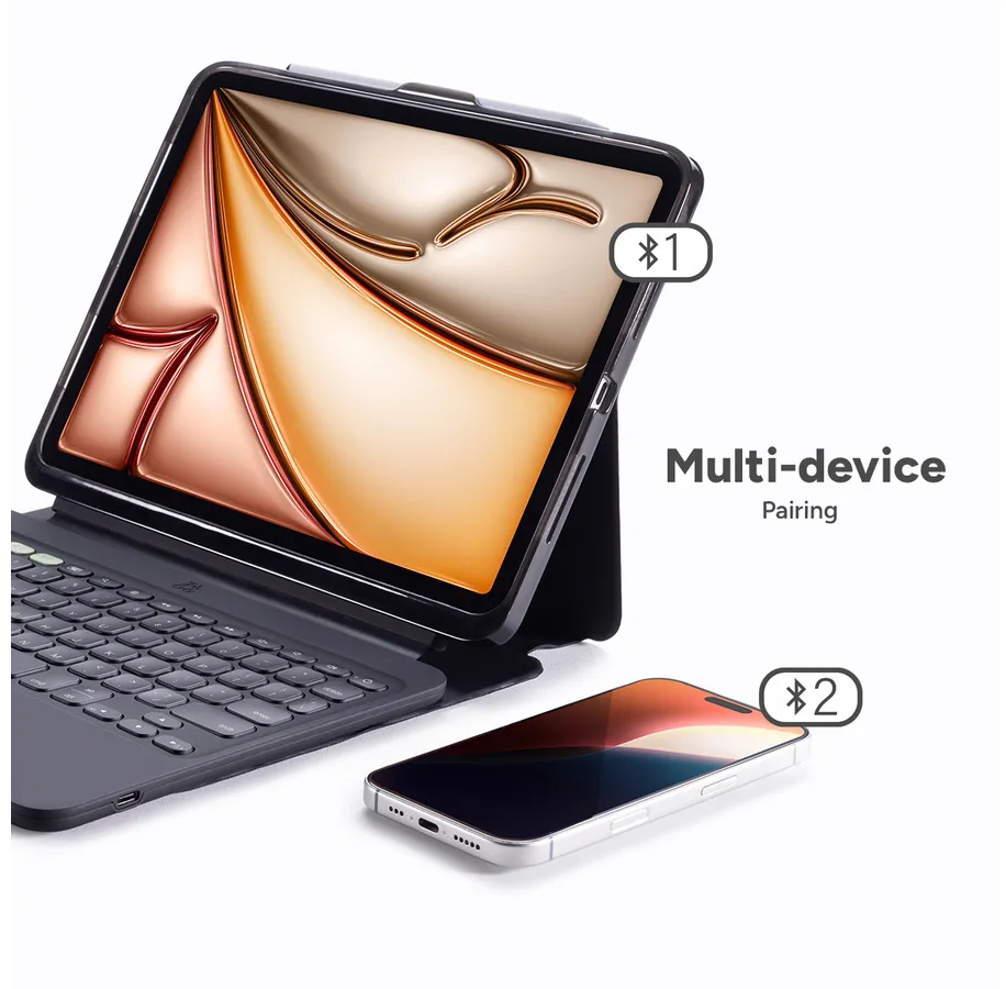 Ein iPad mit Tastaturhülle und ein iPhone werden gezeigt. Der iPad-Bildschirm zeigt ein goldenes Muster. Text sagt Multi-Device Pairing.