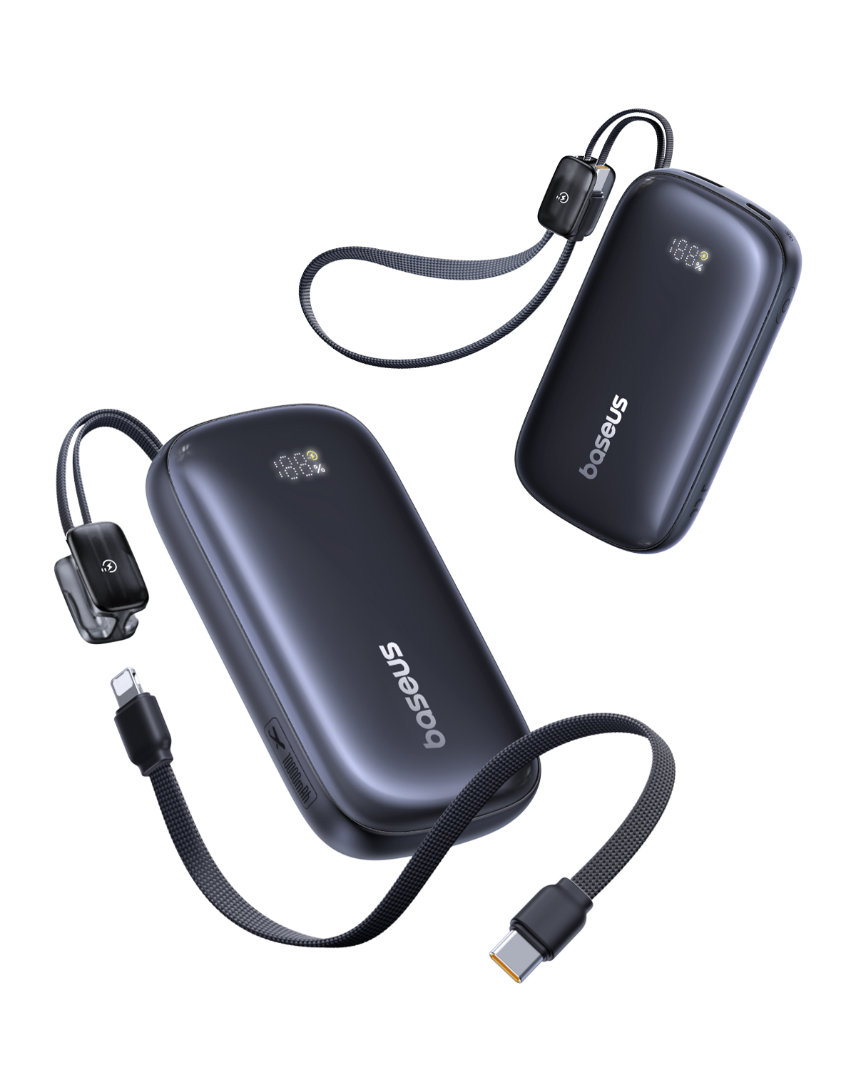 Dos power banks Baseus negros con pantallas digitales, conectados a cables de carga. Uno tiene una correa de muñeca. Fondo blanco.