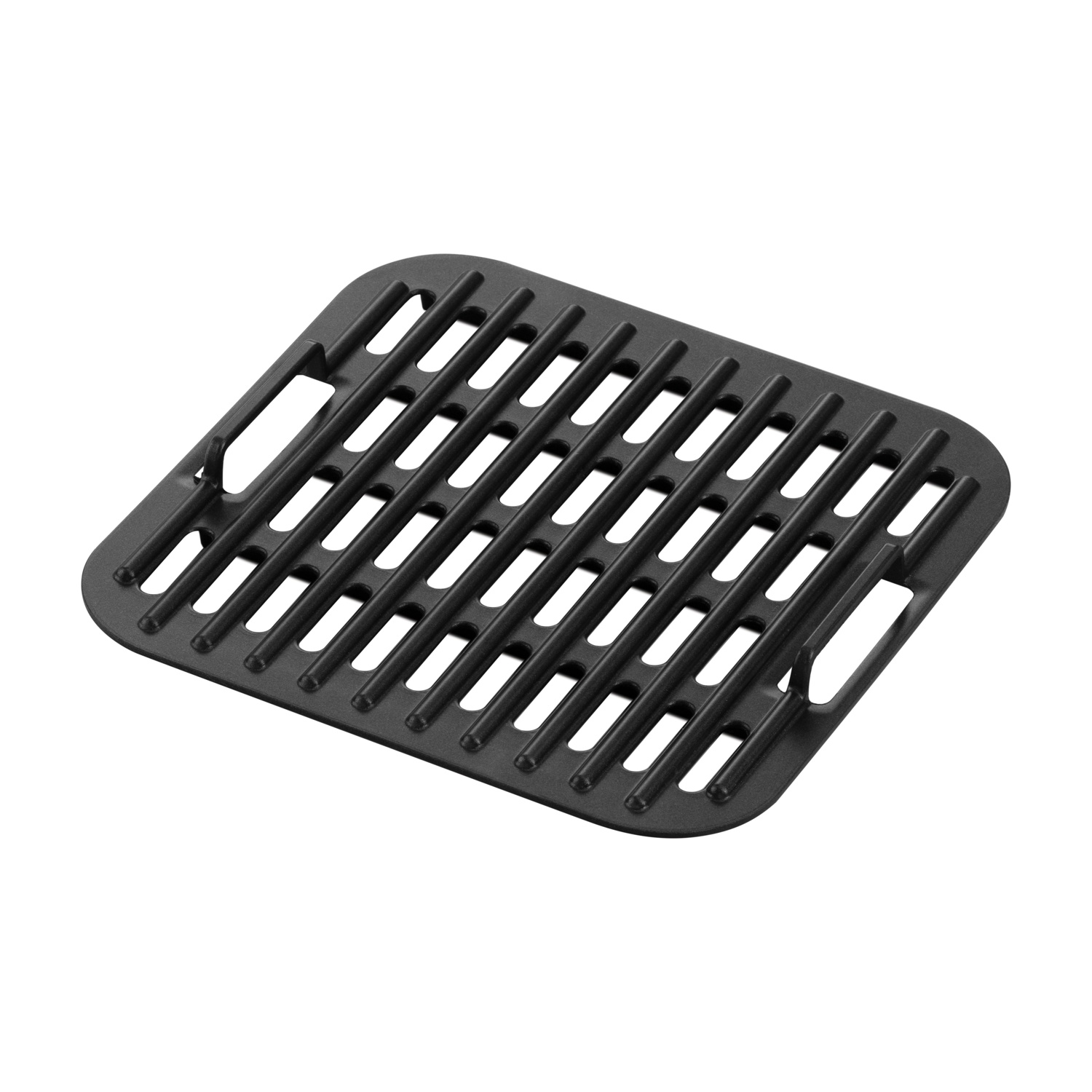 Una griglia quadrata nera con barre parallele e fori per le maniglie. Si trova su uno sfondo bianco, isolata e pulita.