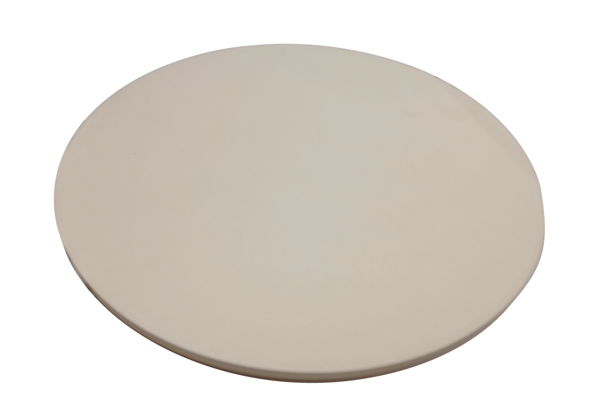 Beżowy, okrągły przedmiot, prawdopodobnie talerz lub pokrywka, jest wyśrodkowany. Tło jest czysto białe.