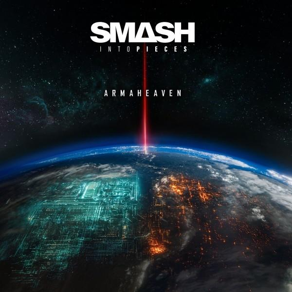 Die Erde ist in zwei Hälften geteilt, eine Seite leuchtet türkis, die andere orange. Roter Strahl steigt in den Weltraum. Text: Smash Into Pieces.