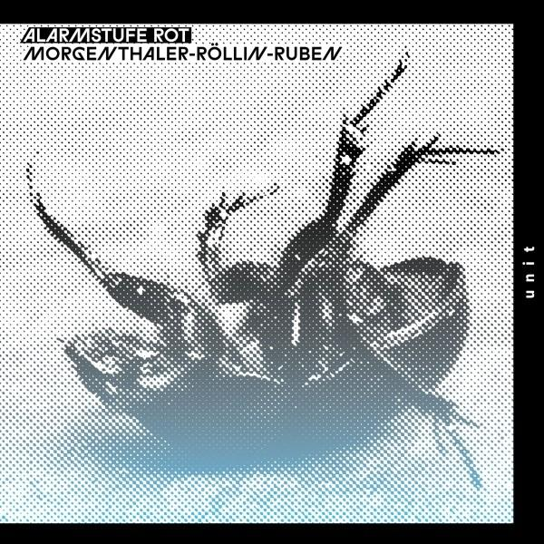 Albumcover: Schwarz-Weiß-Bild eines gefallenen Insekts, mit Text oben und einem blauen Farbverlauf unten.