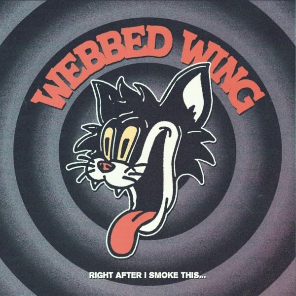 Cartoon-Katze mit herausgestreckter Zunge in einem Kreis. Der Text "WEBBED WING" steht über der Katze und "RIGHT AFTER I SMOKE THIS..." darunter.