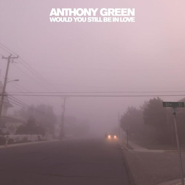 Neblige Straßenszene mit Autoscheinwerfern, Stromleitungen und Straßenschild. Oben steht 'ANTHONY GREEN WOULD YOU STILL BE IN LOVE'.