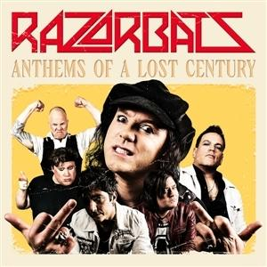 Bandmitglieder posieren für ein Werbebild. Der Albumtitel lautet 'Anthems of a Lost Century' auf gelbem Hintergrund.