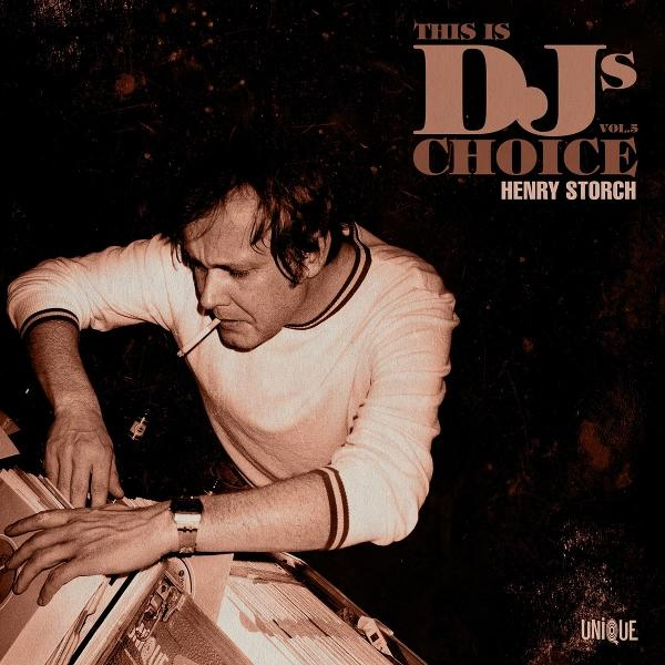 Mann mit Zigarette, betrachtet Schallplatten. Text: 'This is DJ's Choice Vol. 5 Henry Storch'.