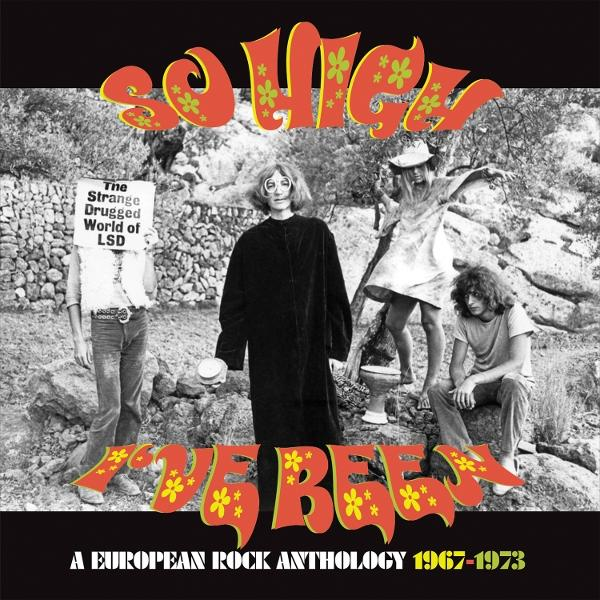 Albumcover mit vier Personen in seltsamer Kleidung. Der Text lautet 'So High', 'Five Bees' und 'The Strange Drugged World of LSD'. Schwarzweiß.