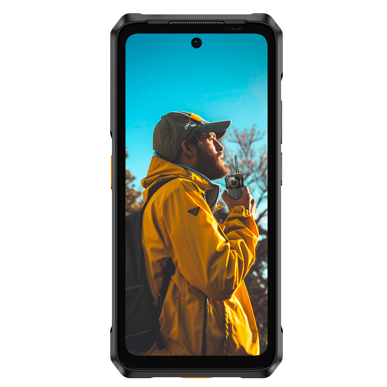Egy sárga kabátos és sapkás férfi walkie-talkie-t tart, kék éggel a háttérben, egy telefon képernyőjén.