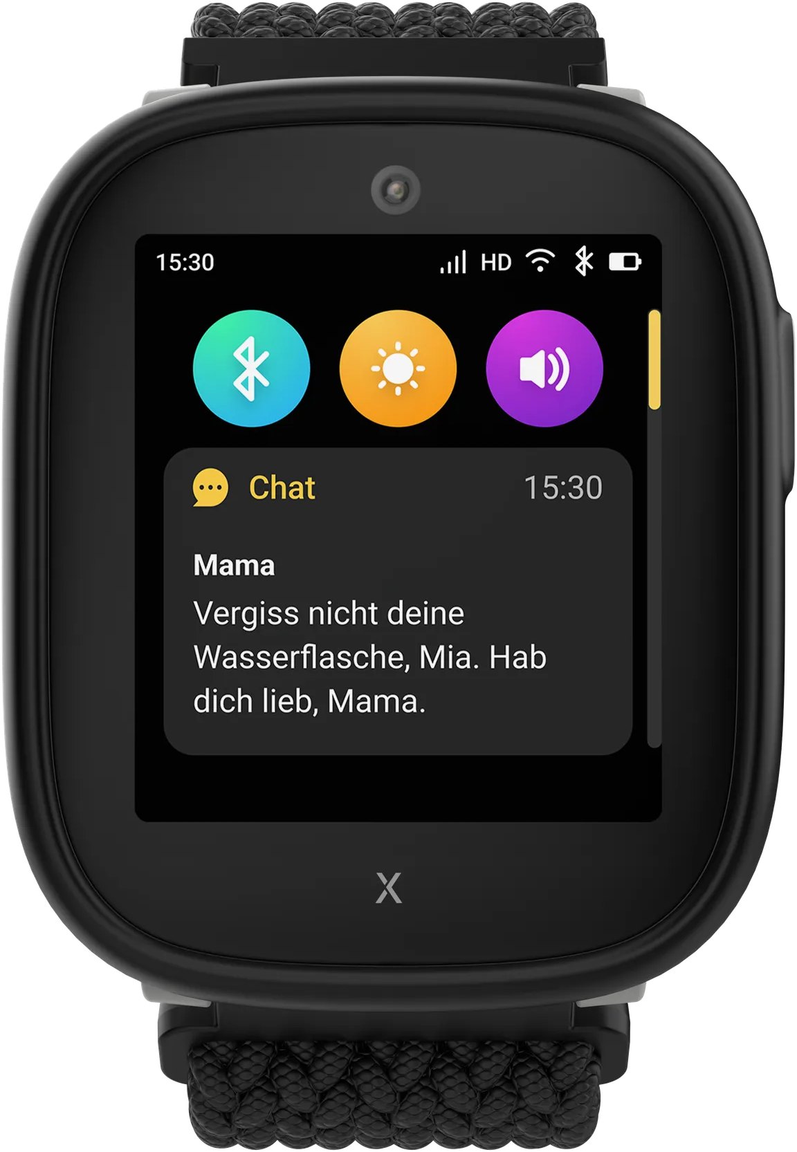 L'écran d'une smartwatch affiche un message : 'Maman, n'oublie pas ta gourde, Mia. Je t'aime, Maman.'