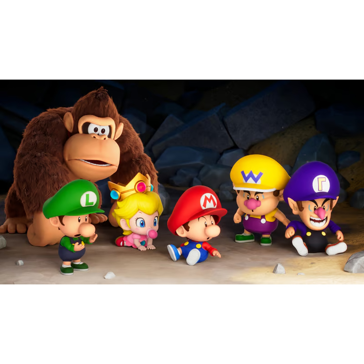 Donkey Kong staat met Baby Mario, Baby Luigi, Baby Peach, Baby Wario en Baby Waluigi. Ze zijn in een rotsachtige grot.