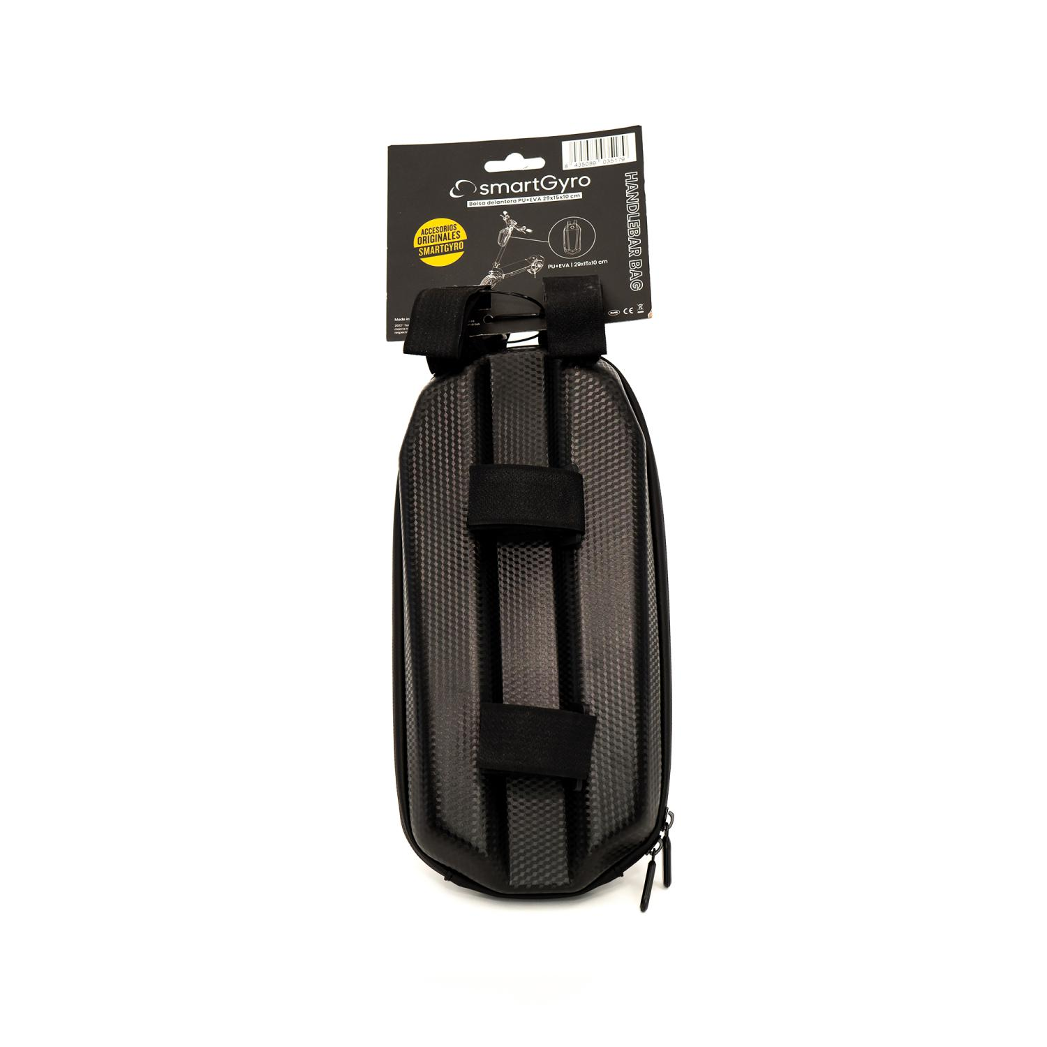 Se muestra una bolsa de manillar negra con un patrón de fibra de carbono. Es visible una etiqueta de SmartGyro. La bolsa tiene correas y cremalleras.