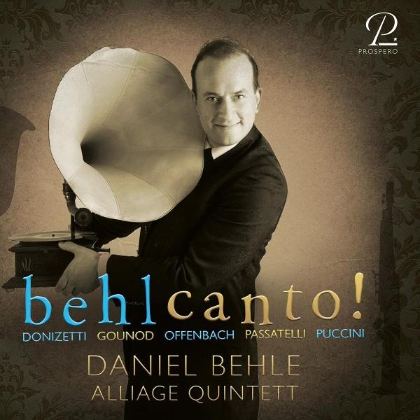 Ein Mann hält ein Grammophon. Das Albumcover zeigt 'behlcanto!' mit Komponistennamen und Sänger Daniel Behle. Prospero-Logo.