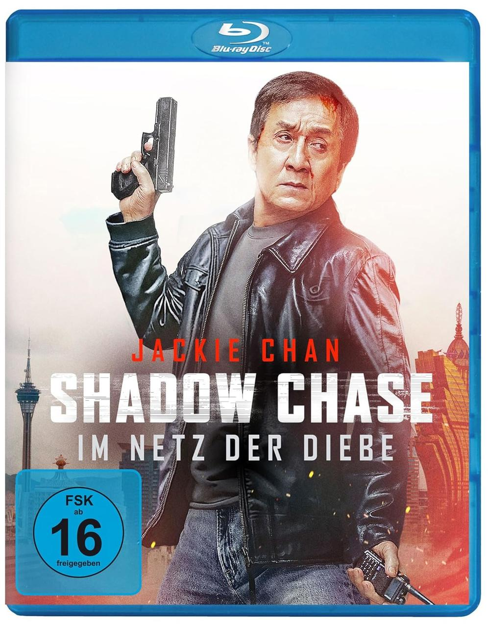Blu-ray-Cover mit Jackie Chan mit einer Pistole. Titel: Shadow Chase. Deutscher Text darunter. FSK-Altersfreigabe 16. Blaue Hülle.